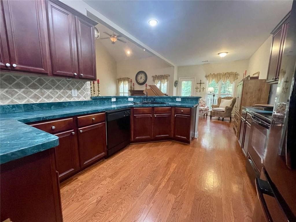 4 bedroom, 3 bathroom, 2,026 sq ft single family residence for sale at 930 Vinings Drive, Winder, GA 30680 — photo 6