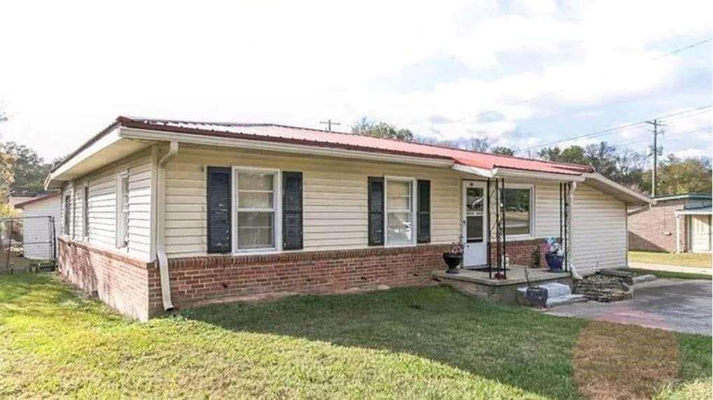 3 bedroom, 2 bathroom, 1,794 sq ft single family residence for sale at 206 Cason Road, Cedartown, GA 30125 — photo 2