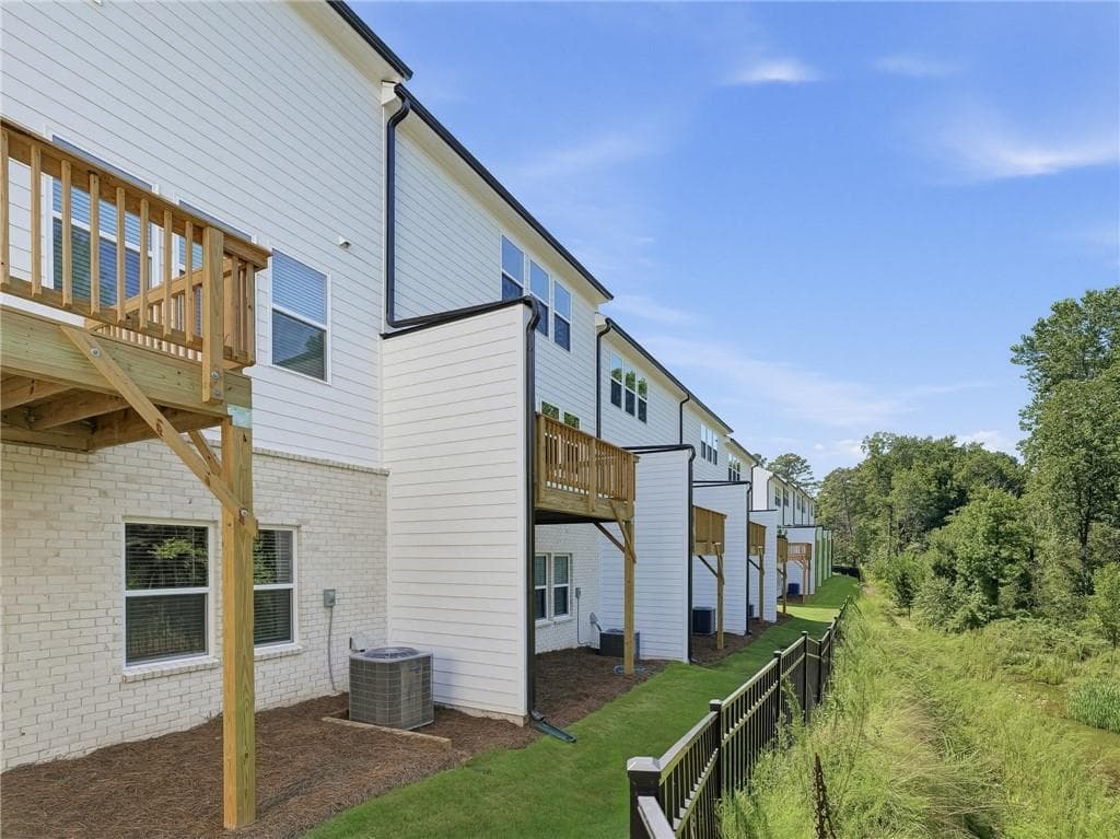 3 bedroom, 3 bathroom, 1,810 sq ft townhouse for sale at 2564 States Avenue, Doraville, GA 30360 — photo 3
