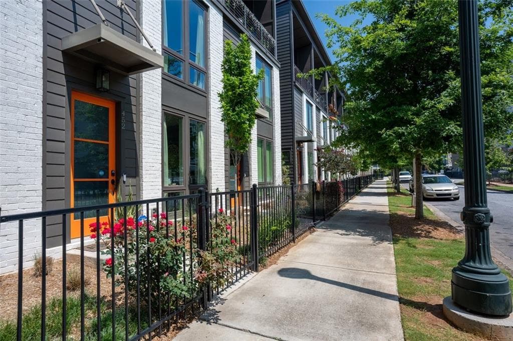 2 bedroom, 2 bathroom, 1,343 sq ft townhouse for rent at 452 Latta Street NE, Atlanta, GA 30308 for $3,200 a month — photo 2