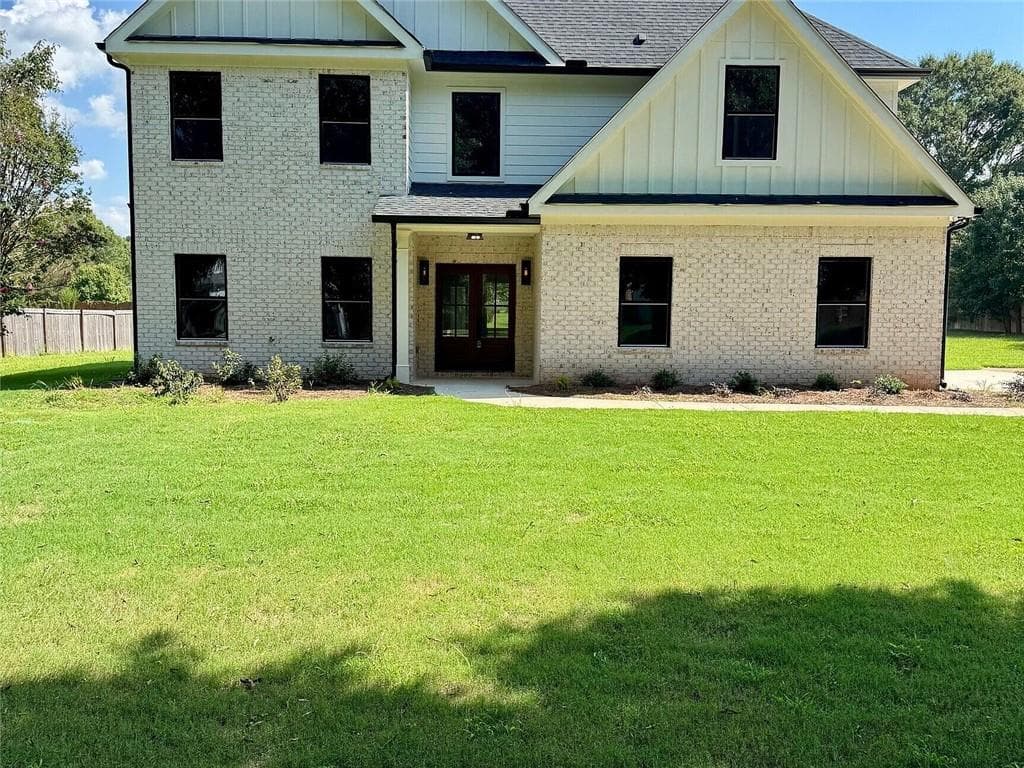 5 bedroom, 3 bathroom, 2,782 sq ft single family residence for sale at 405 Norman Court, Hampton, GA 30228