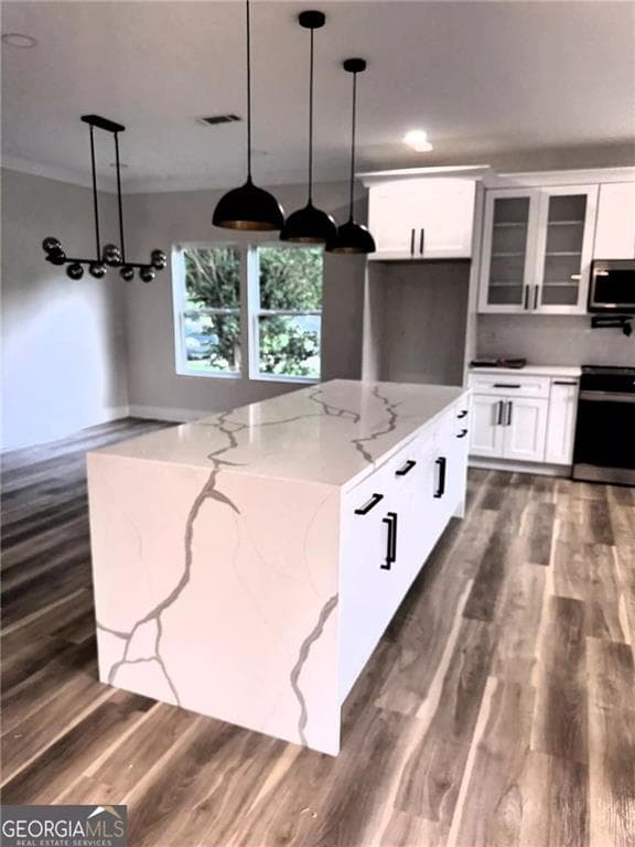 5 bedroom, 3 bathroom, 2,782 sq ft single family residence for sale at 405 Norman Court, Hampton, GA 30228 — photo 4
