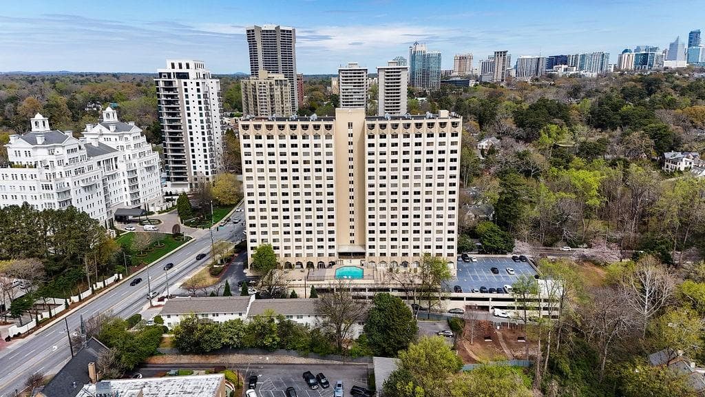 2 bedroom, 2 bathroom, 1,062 sq ft condominium for sale at 2479 Peachtree Road 1517, Atlanta, GA 30305 — photo 2
