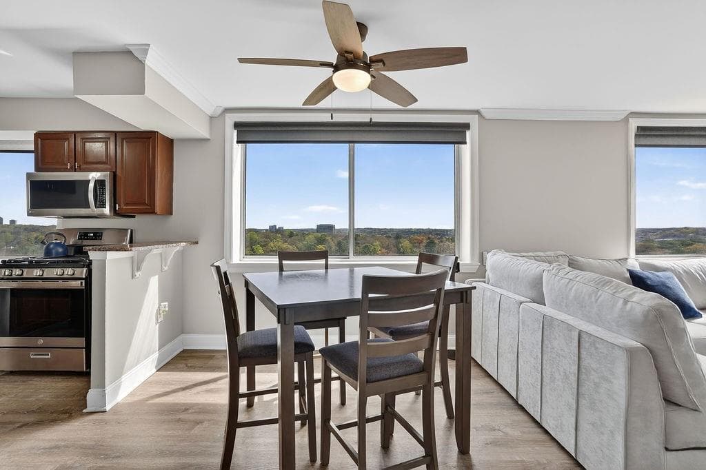 2 bedroom, 2 bathroom, 1,062 sq ft condominium for sale at 2479 Peachtree Road 1517, Atlanta, GA 30305 — photo 6