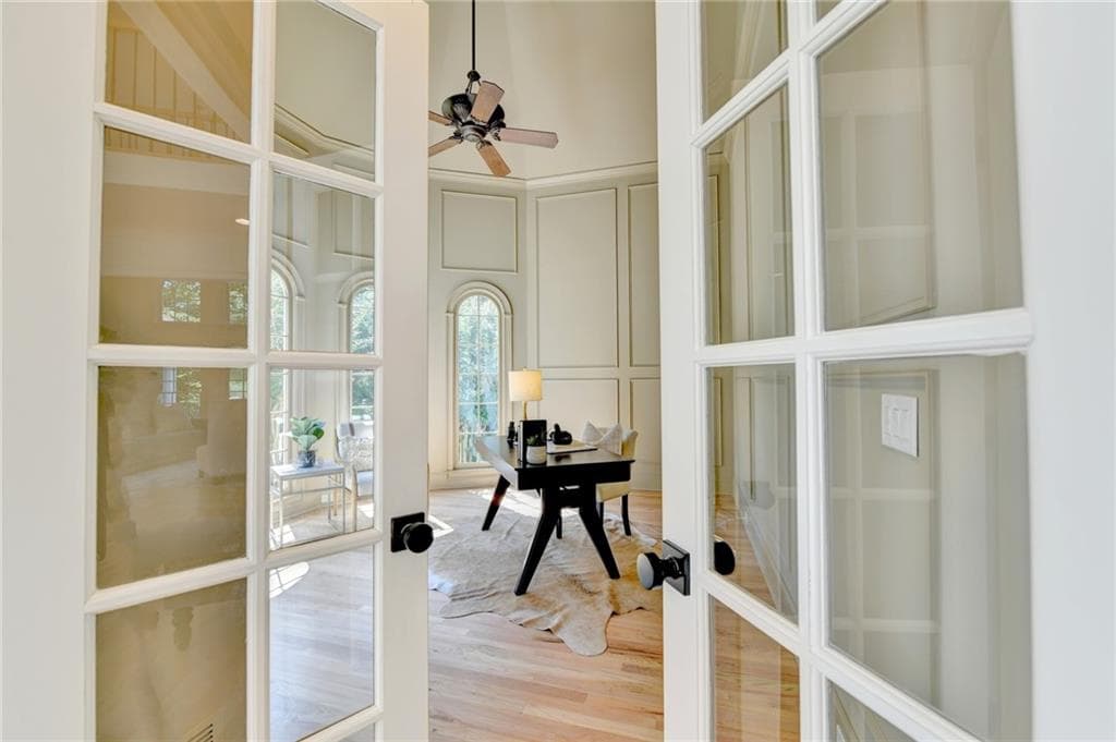 5 bedroom, 6 bathroom, 6,087 sq ft single family residence for sale at 7060 Redcliff Court, Suwanee, GA 30024 — photo 6