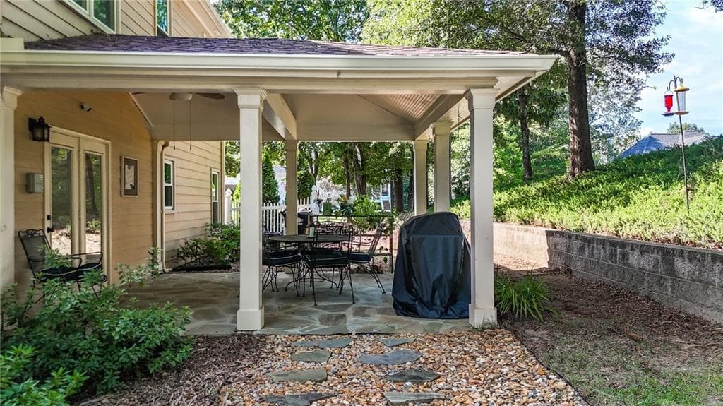4 bedroom, 3 bathroom, 2,392 sq ft single family residence for sale at 510 Senators Ridge Drive, Dallas, GA 30132 — photo 4