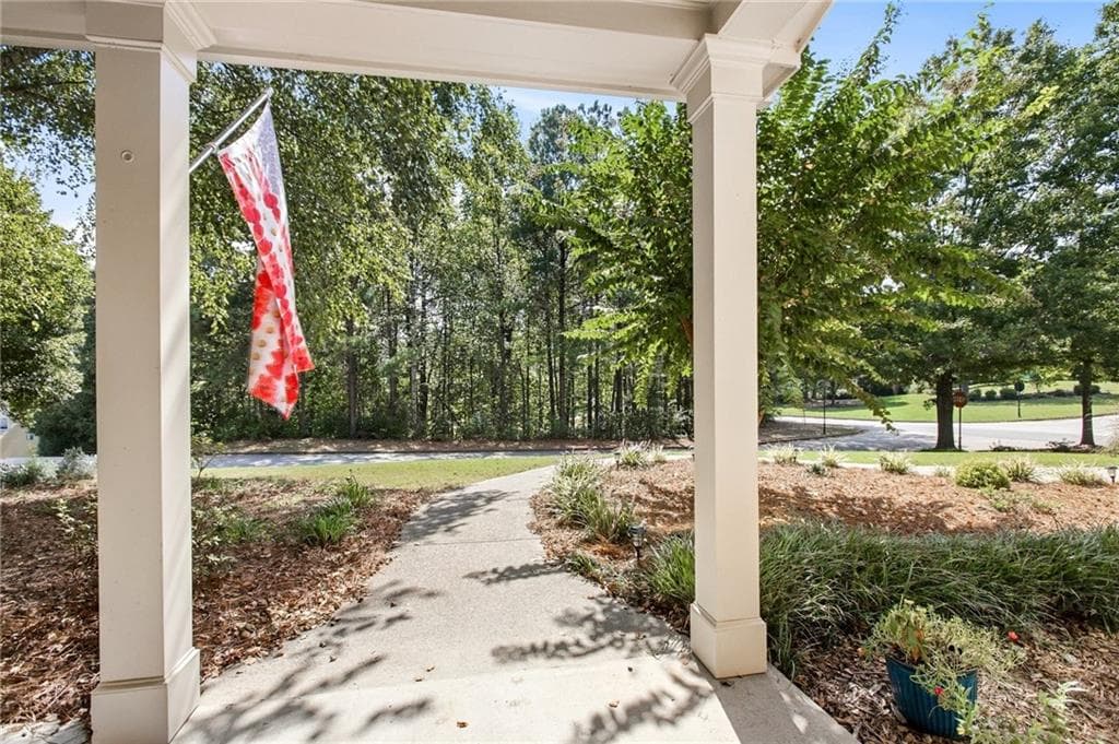 4 bedroom, 3 bathroom, 2,392 sq ft single family residence for sale at 510 Senators Ridge Drive, Dallas, GA 30132 — photo 5