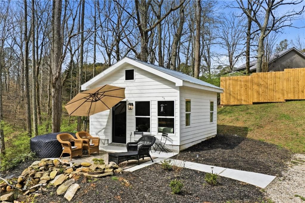 1 bedroom, 1 bathroom, 288 sq ft single family residence for sale at 710 Lumber Company Road, Talking Rock, GA 30175