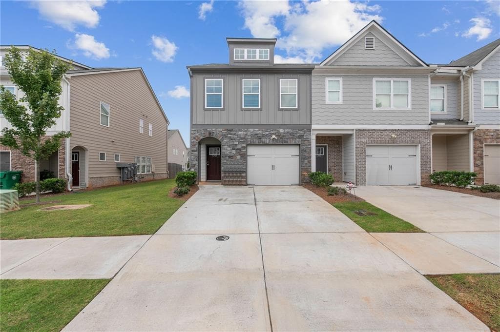 3 bedroom, 3 bathroom, 1,495 sq ft townhouse for rent at 5797 Calle Vista Drive, Lithonia, GA 30058 for $2,195 a month