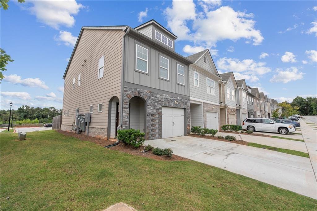3 bedroom, 3 bathroom, 1,495 sq ft townhouse for rent at 5797 Calle Vista Drive, Lithonia, GA 30058 for $2,195 a month — photo 2