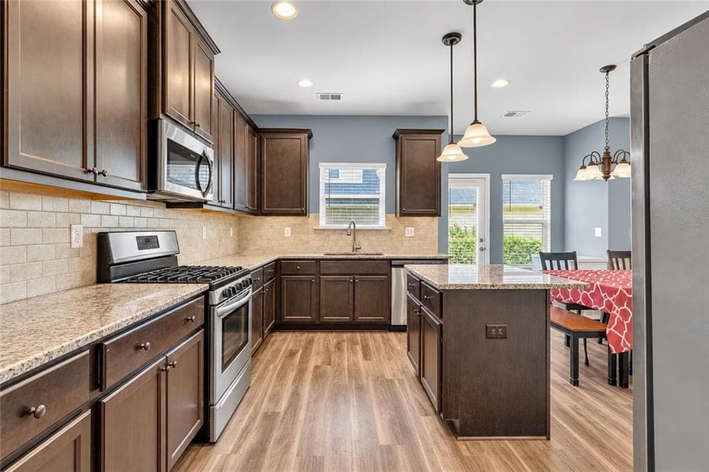 5 bedroom, 3 bathroom, 3,123 sq ft single family residence for sale at 622 Mallard Cove, Loganville, GA 30052 — photo 9