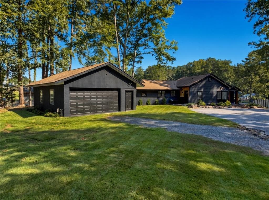 3 bedroom, 2 bathroom, 1,841 sq ft single family residence for sale at 3118 Jodeco Drive, Jonesboro, GA 30236 — photo 2
