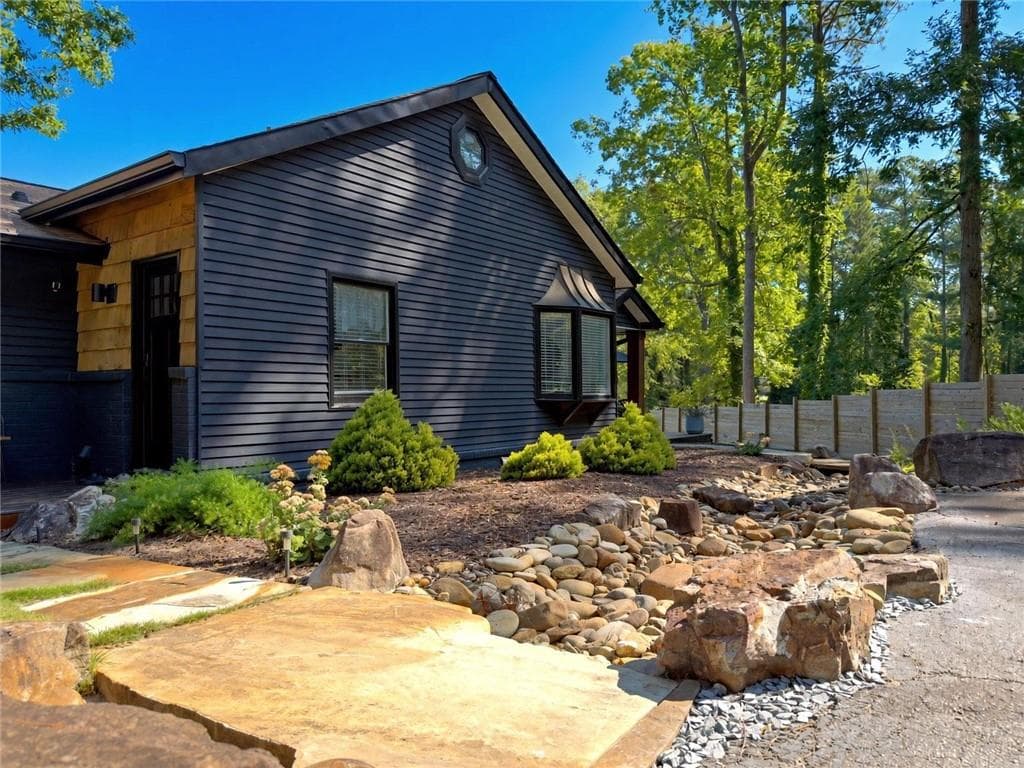 3 bedroom, 2 bathroom, 1,841 sq ft single family residence for sale at 3118 Jodeco Drive, Jonesboro, GA 30236 — photo 3