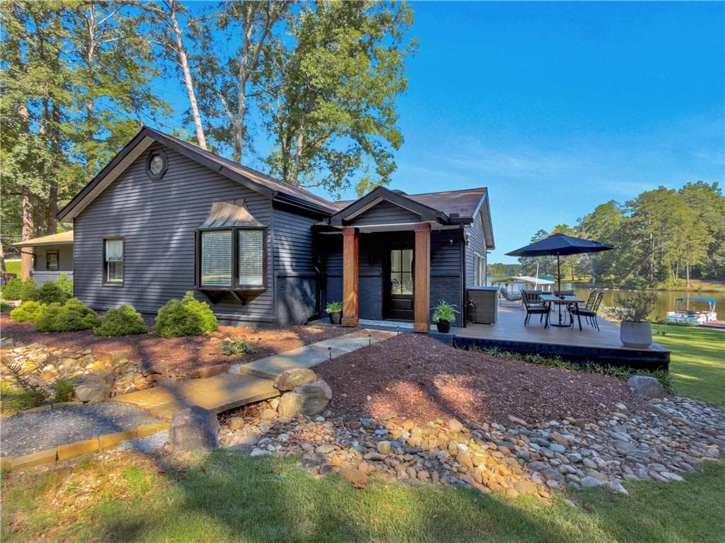 3 bedroom, 2 bathroom, 1,841 sq ft single family residence for sale at 3118 Jodeco Drive, Jonesboro, GA 30236 — photo 4