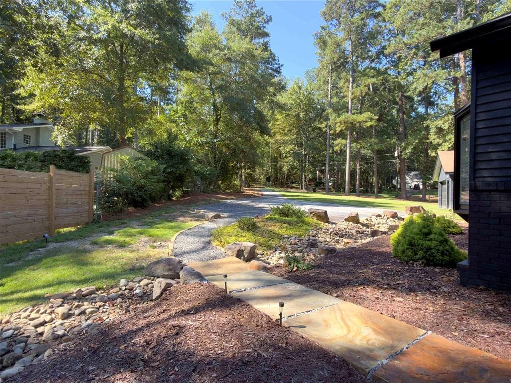 3 bedroom, 2 bathroom, 1,841 sq ft single family residence for sale at 3118 Jodeco Drive, Jonesboro, GA 30236 — photo 7