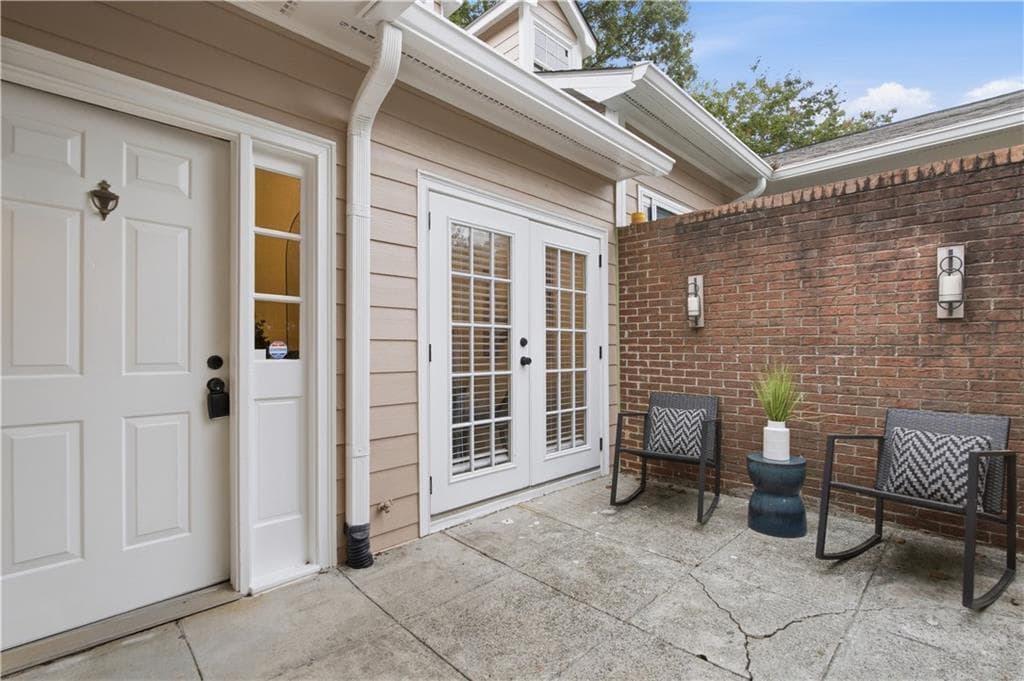 2 bedroom, 2 bathroom, 1,358 sq ft townhouse for sale at 2958 Crosswycke Forest Drive, Brookhaven, GA 30319 — photo 2