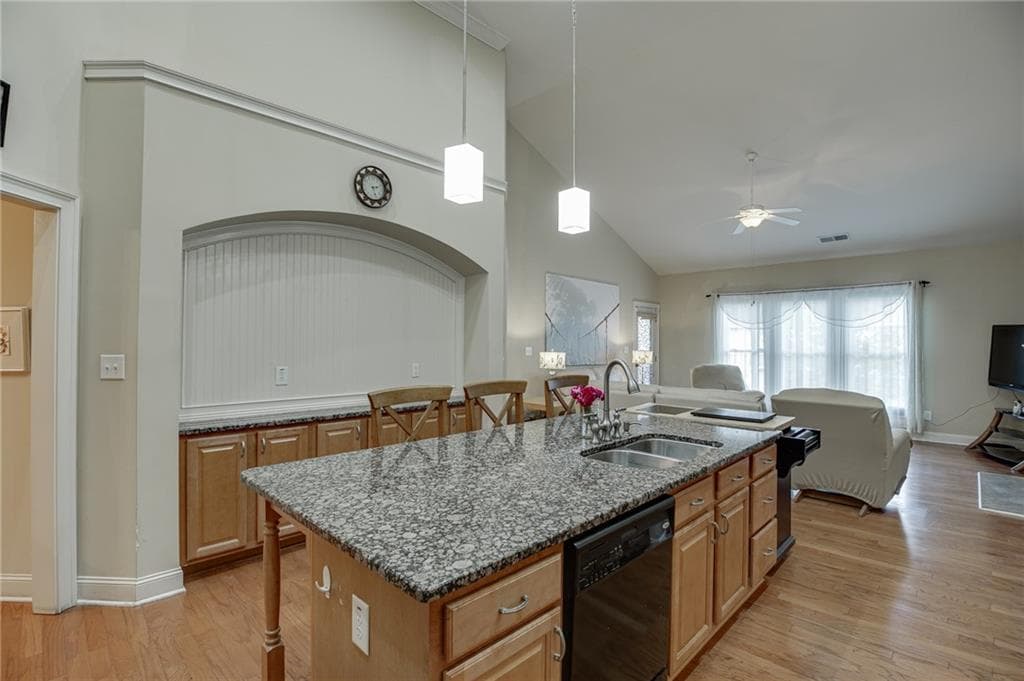 5 bedroom, 4 bathroom, 5,215 sq ft single family residence for sale at 1560 Woodall Trace, Alpharetta, GA 30004 — photo 3