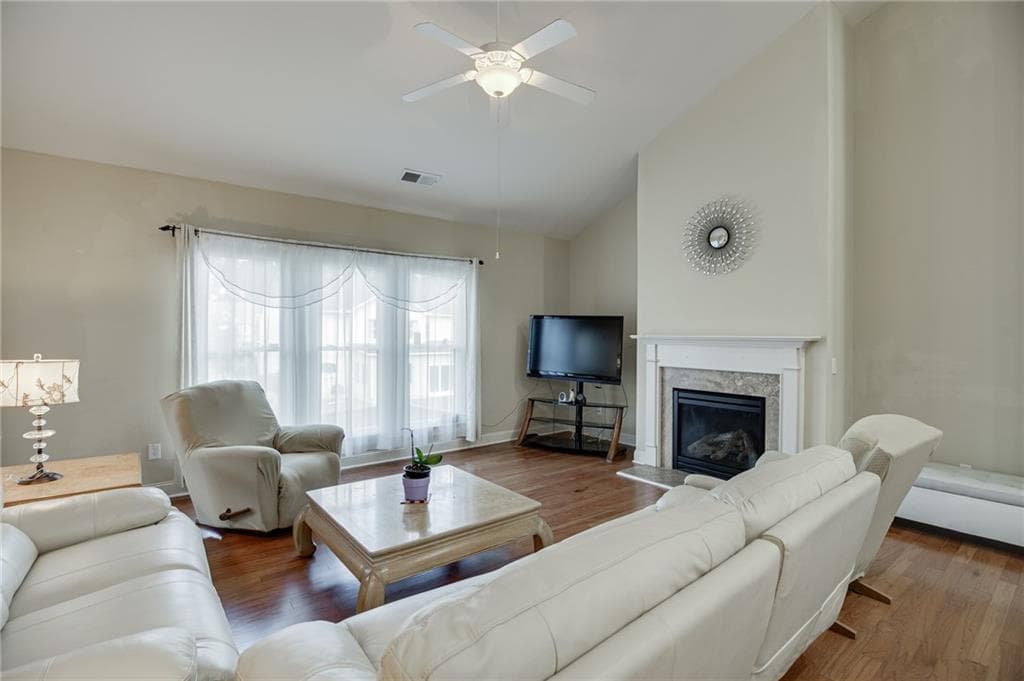 5 bedroom, 4 bathroom, 5,215 sq ft single family residence for sale at 1560 Woodall Trace, Alpharetta, GA 30004 — photo 4