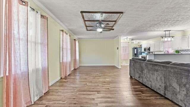 5 bedroom, 4 bathroom, 2,652 sq ft single family residence for sale at 301 Briarwood Drive, Calhoun, GA 30701 — photo 7