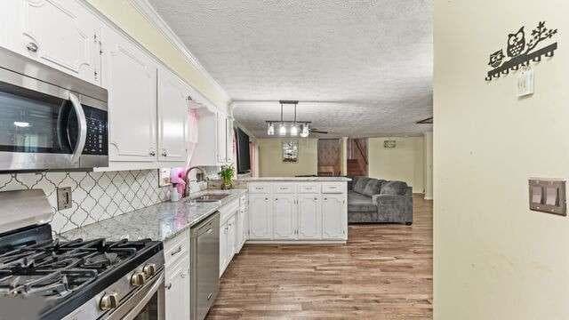 5 bedroom, 4 bathroom, 2,652 sq ft single family residence for sale at 301 Briarwood Drive, Calhoun, GA 30701 — photo 8