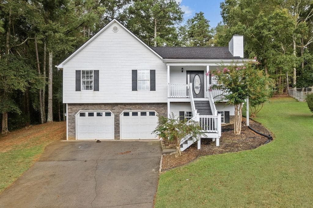 4 bedroom, 3 bathroom, 1,672 sq ft single family residence for sale at 17 Rocky Avenue, Cartersville, GA 30120 — photo 1 of 28