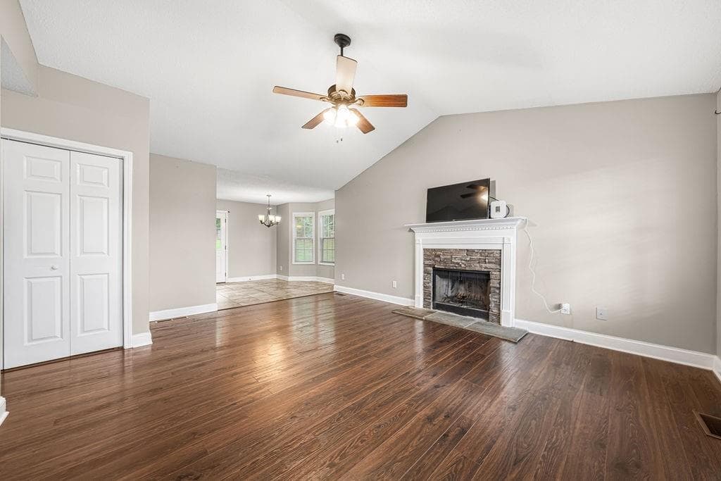 4 bedroom, 3 bathroom, 1,672 sq ft single family residence for sale at 17 Rocky Avenue, Cartersville, GA 30120 — photo 3