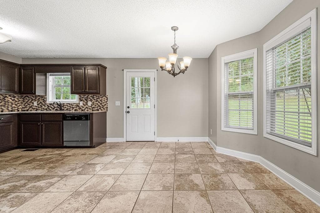 4 bedroom, 3 bathroom, 1,672 sq ft single family residence for sale at 17 Rocky Avenue, Cartersville, GA 30120 — photo 7