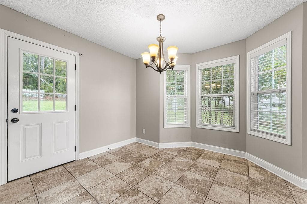 4 bedroom, 3 bathroom, 1,672 sq ft single family residence for sale at 17 Rocky Avenue, Cartersville, GA 30120 — photo 8