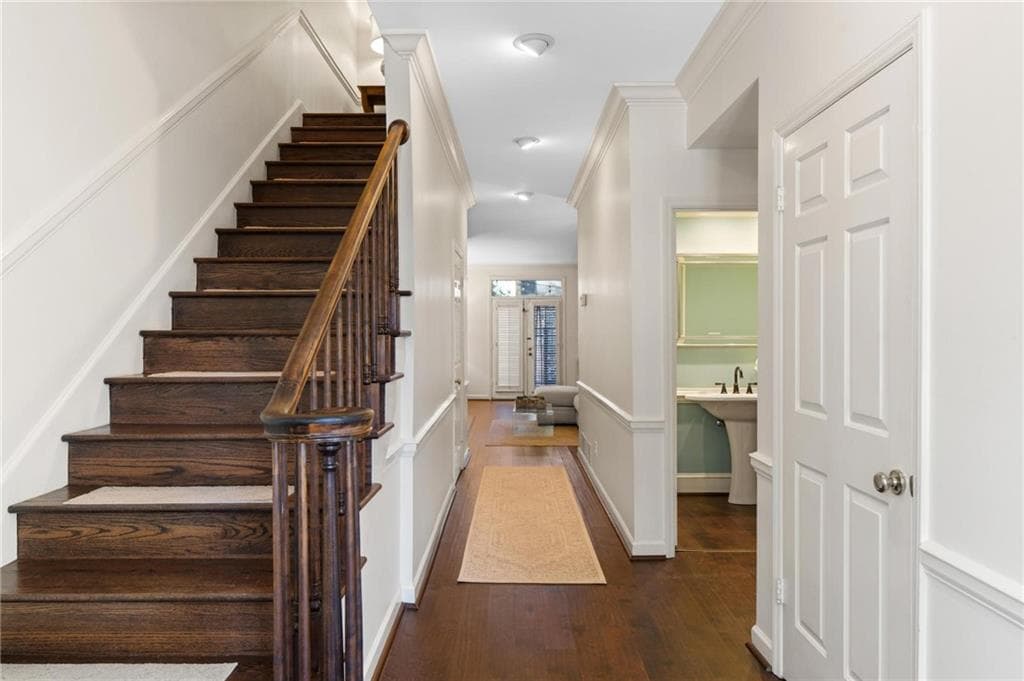 3 bedroom, 3 bathroom, 2,398 sq ft condominium for sale at 63 Willow Glen, Atlanta, GA 30342 — photo 4