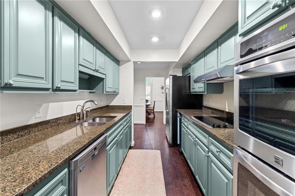 3 bedroom, 3 bathroom, 2,398 sq ft condominium for sale at 63 Willow Glen, Atlanta, GA 30342 — photo 9