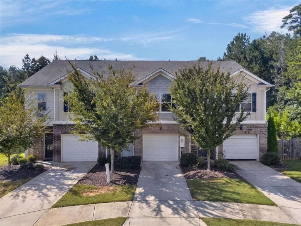 3 bedroom, 3 bathroom, 1,350 sq ft townhouse for sale at 5918 Cassie Drive, Lithonia, GA 30038
