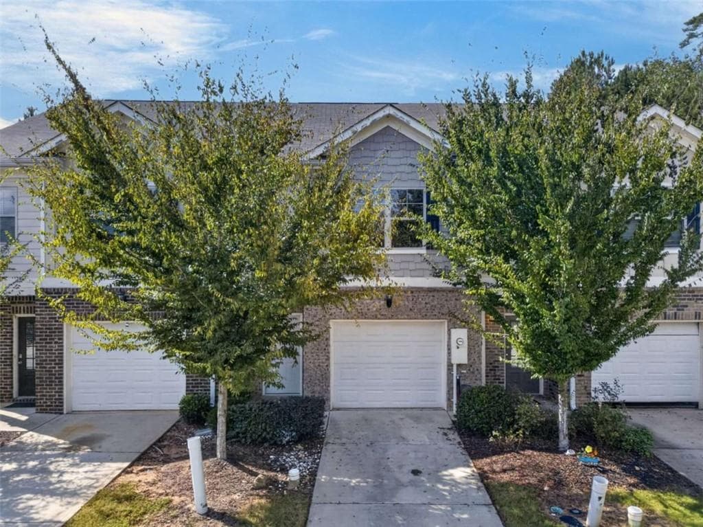 3 bedroom, 3 bathroom, 1,350 sq ft townhouse for sale at 5918 Cassie Drive, Lithonia, GA 30038 — photo 2