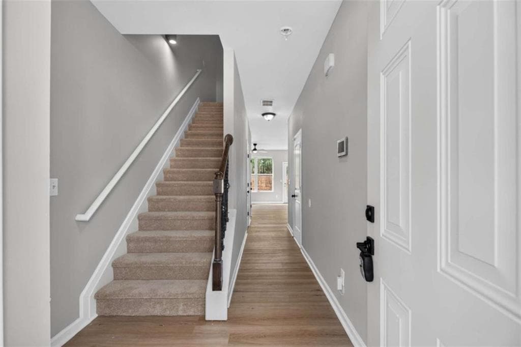 3 bedroom, 3 bathroom, 1,350 sq ft townhouse for sale at 5918 Cassie Drive, Lithonia, GA 30038 — photo 3