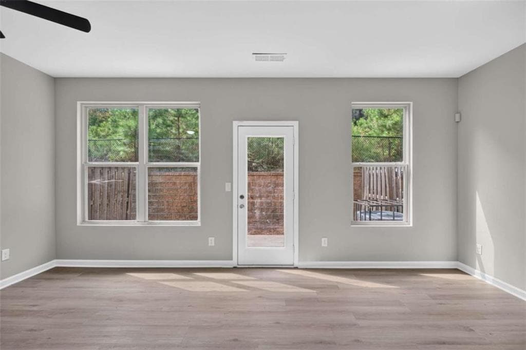 3 bedroom, 3 bathroom, 1,350 sq ft townhouse for sale at 5918 Cassie Drive, Lithonia, GA 30038 — photo 6