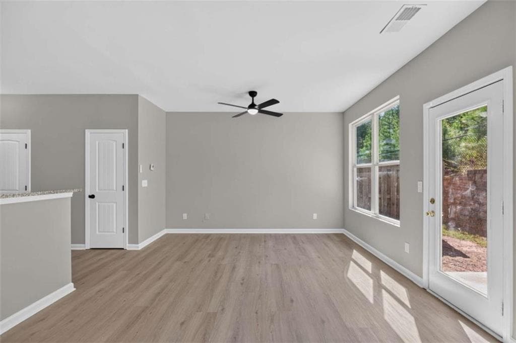 3 bedroom, 3 bathroom, 1,350 sq ft townhouse for sale at 5918 Cassie Drive, Lithonia, GA 30038 — photo 8