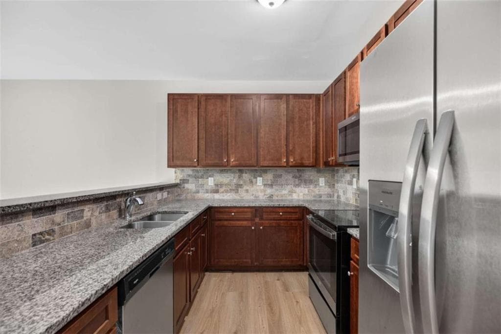 3 bedroom, 3 bathroom, 1,350 sq ft townhouse for sale at 5918 Cassie Drive, Lithonia, GA 30038 — photo 9