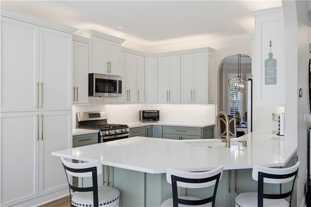 4 bedroom, 3 bathroom, 2,577 sq ft single family residence for sale at 2850 Dartmouth Place, Cumming, GA 30041 — photo 7