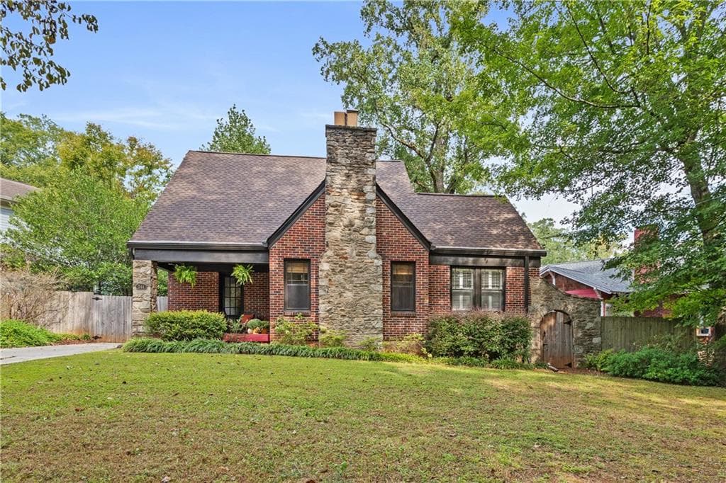4 bedroom, 3 bathroom, 2,282 sq ft single family residence for sale at 244 Winnona Drive, Decatur, GA 30030 — photo 2
