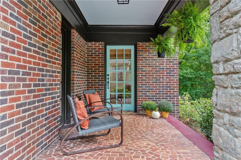 4 bedroom, 3 bathroom, 2,282 sq ft single family residence for sale at 244 Winnona Drive, Decatur, GA 30030 — photo 3