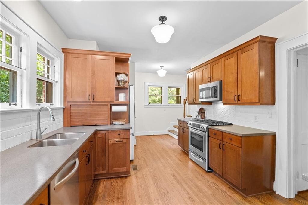 4 bedroom, 3 bathroom, 2,282 sq ft single family residence for sale at 244 Winnona Drive, Decatur, GA 30030 — photo 10
