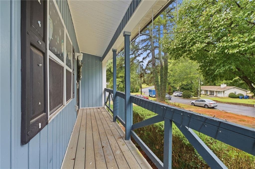5 bedroom, 2 bathroom, 2,250 sq ft single family residence for sale at 541 Carithers Road, Lawrenceville, GA 30046 — photo 3