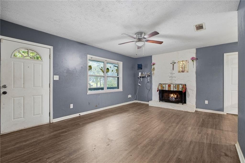 5 bedroom, 2 bathroom, 2,250 sq ft single family residence for sale at 541 Carithers Road, Lawrenceville, GA 30046 — photo 4