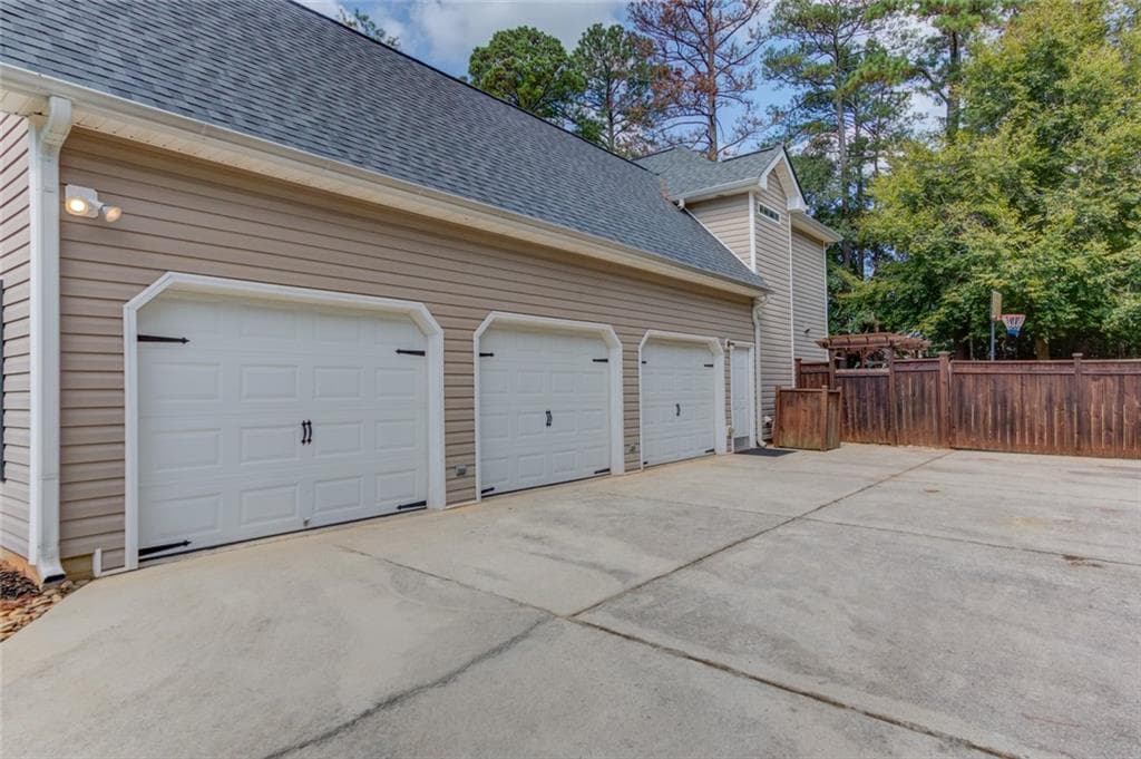 3 bedroom, 3 bathroom, 2,580 sq ft single family residence for sale at 775 Winding Grove Lane, Loganville, GA 30052 — photo 5