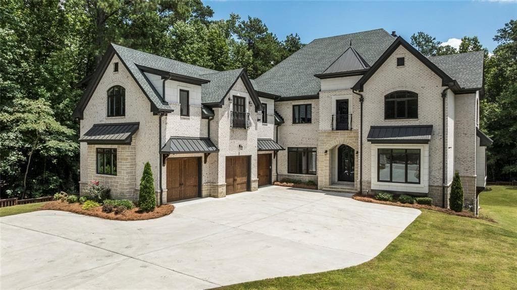 5 bedroom, 6 bathroom, 6,261 sq ft single family residence for sale at 10765 Shallowford Road, Roswell, GA 30075 — photo 3