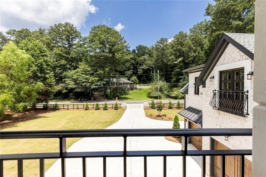 5 bedroom, 6 bathroom, 6,261 sq ft single family residence for sale at 10765 Shallowford Road, Roswell, GA 30075 — photo 5