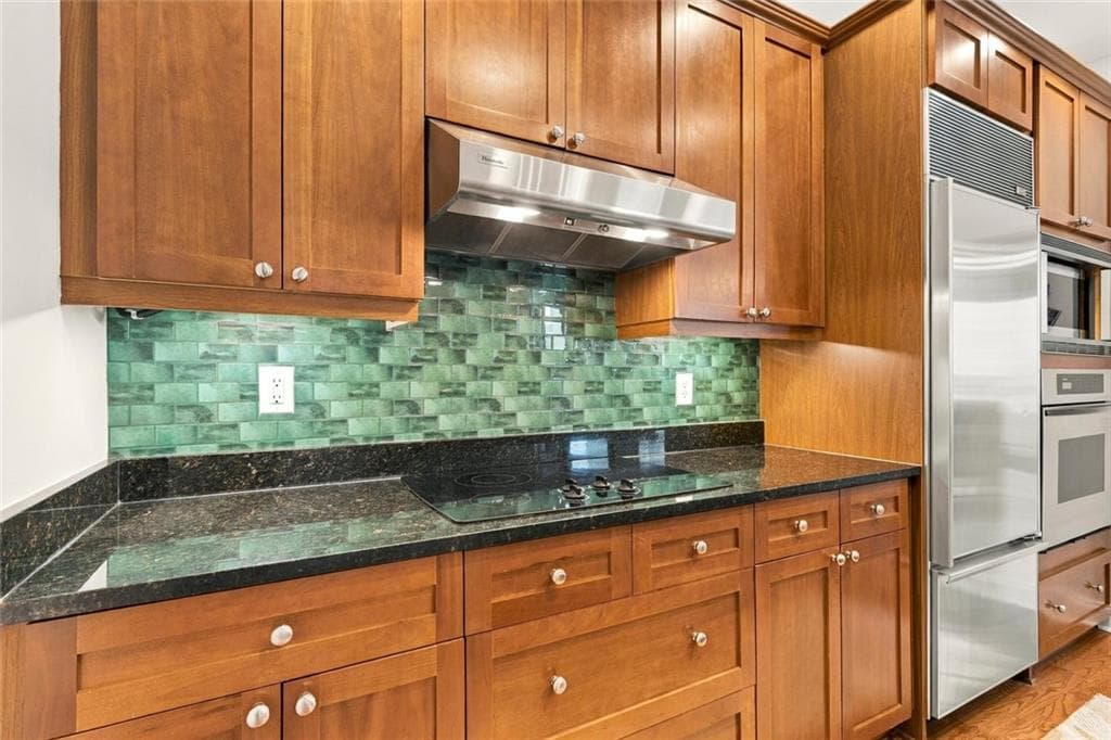 2 bedroom, 2 bathroom, 1,094 sq ft condominium for sale at 2828 Peachtree Road 1204, Atlanta, GA 30305 — photo 5