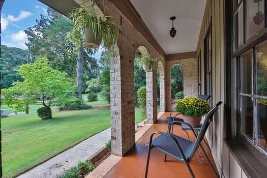 3 bedroom, 2 bathroom, 1,528 sq ft single family residence for sale at 4847 Shadowwood Court, Lilburn, GA 30047 — photo 2