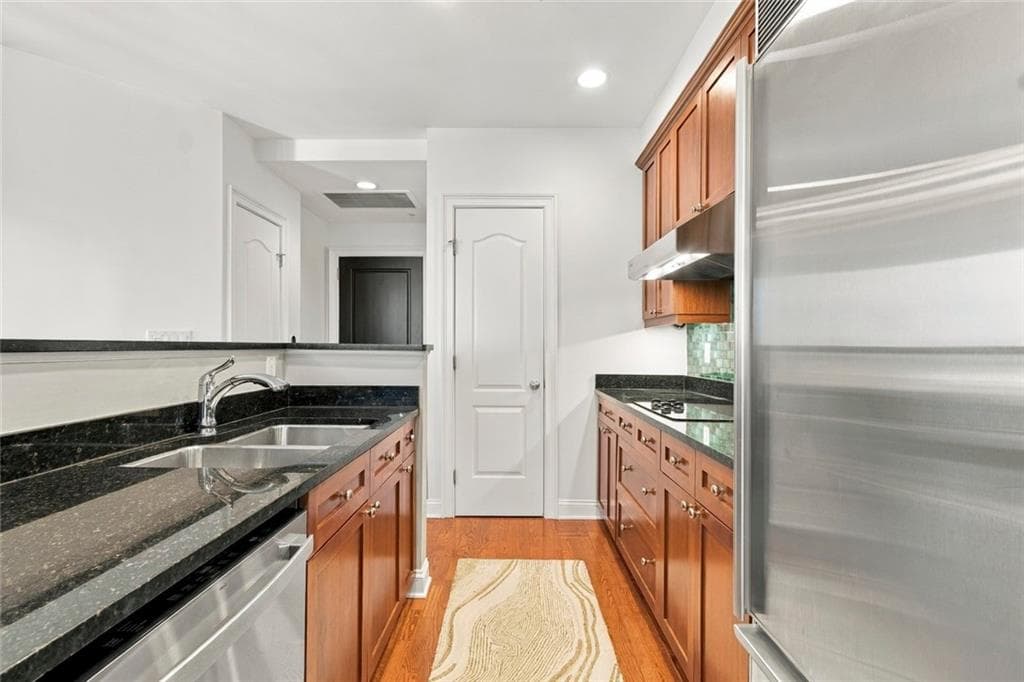 2 bedroom, 2 bathroom, 1,094 sq ft condominium for sale at 2828 Peachtree Road 1204, Atlanta, GA 30305 — photo 7