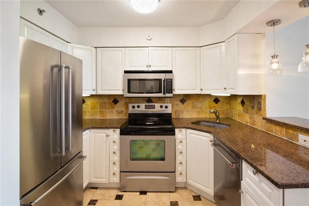 1 bedroom, 1 bathroom, 543 sq ft condominium for sale at 2870 Pharr Court South 2403, Atlanta, GA 30305 — photo 4