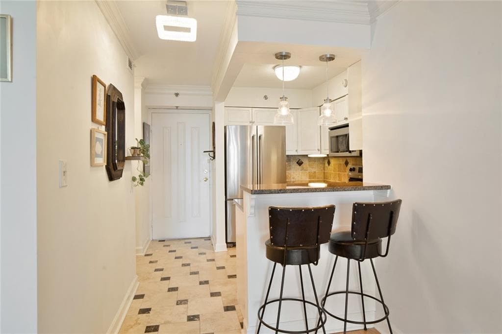 1 bedroom, 1 bathroom, 543 sq ft condominium for sale at 2870 Pharr Court South 2403, Atlanta, GA 30305 — photo 6